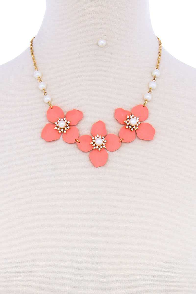 Flower And Pearl Necklace main image 1