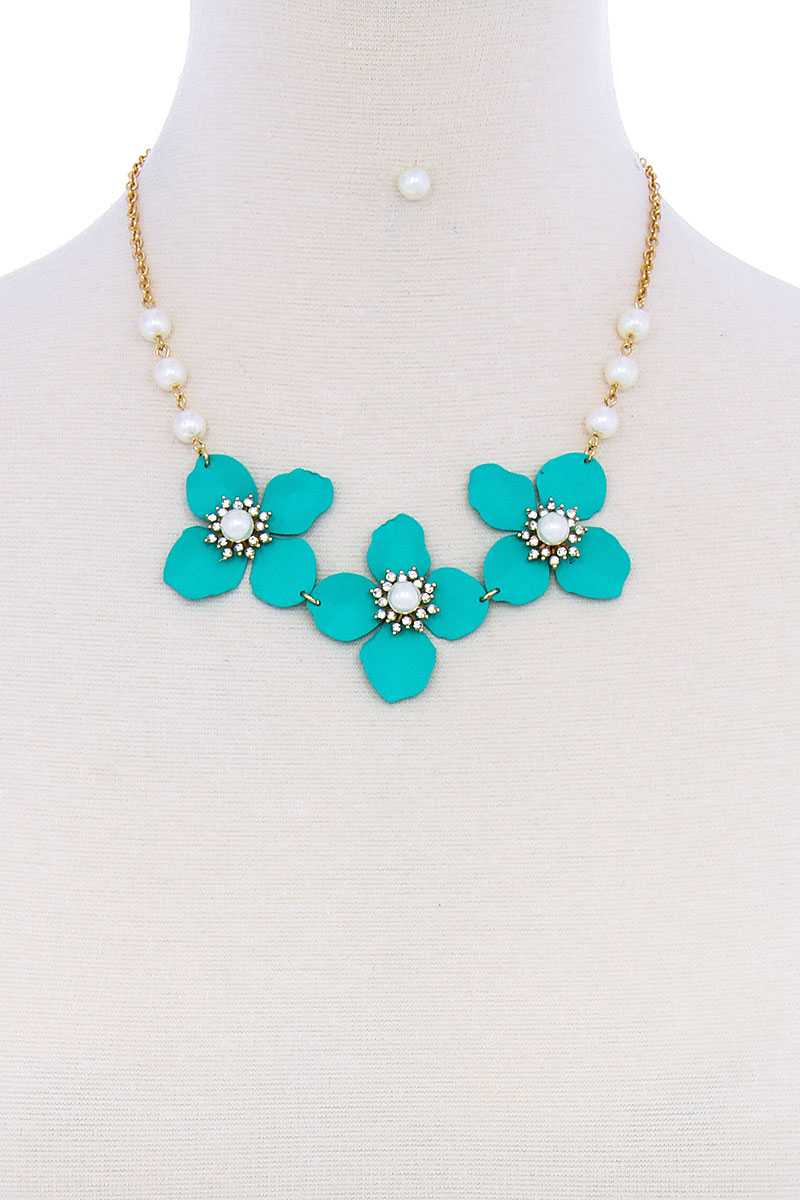 Flower And Pearl Necklace